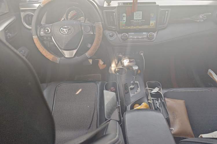 Used Toyota RAV4 2013 2.0L CVT Four-Wheel Drive New Edition Center Console