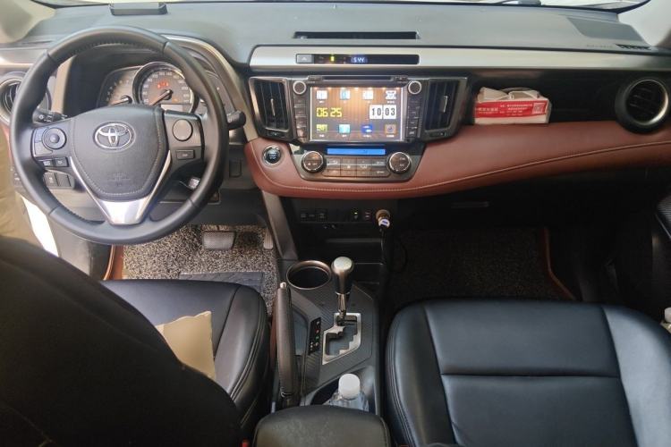Used Toyota RAV4 2013 2.5L Automatic 4x4 Luxury Edition Center Console