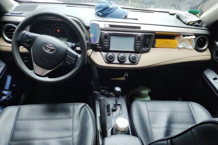 Used Toyota RAV4 2013 2.0L CVT Two-Wheel Drive Urban Edition Center Console