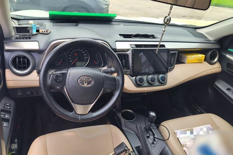 Used Toyota RAV4 2013 2.0L CVT Two-Wheel Drive Urban Edition Center Console