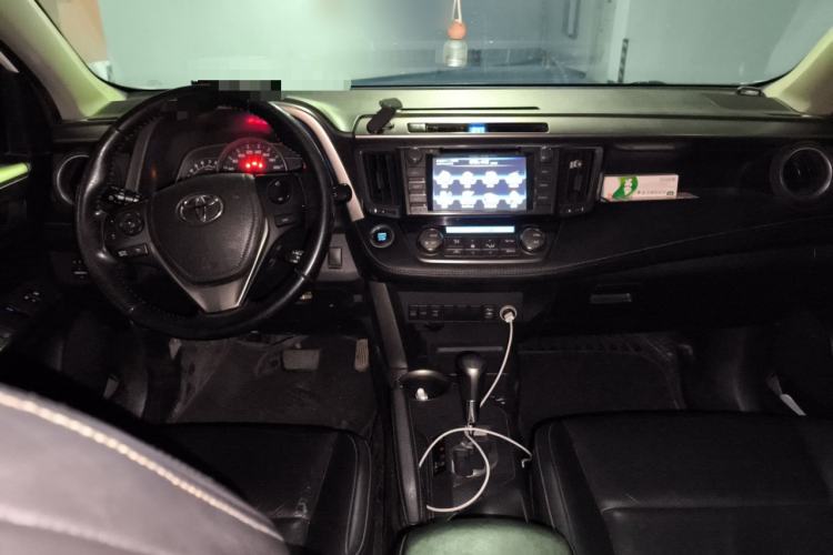 Used Toyota RAV4 2013 2.5L Automatic 4x4 Elite Edition Center Console