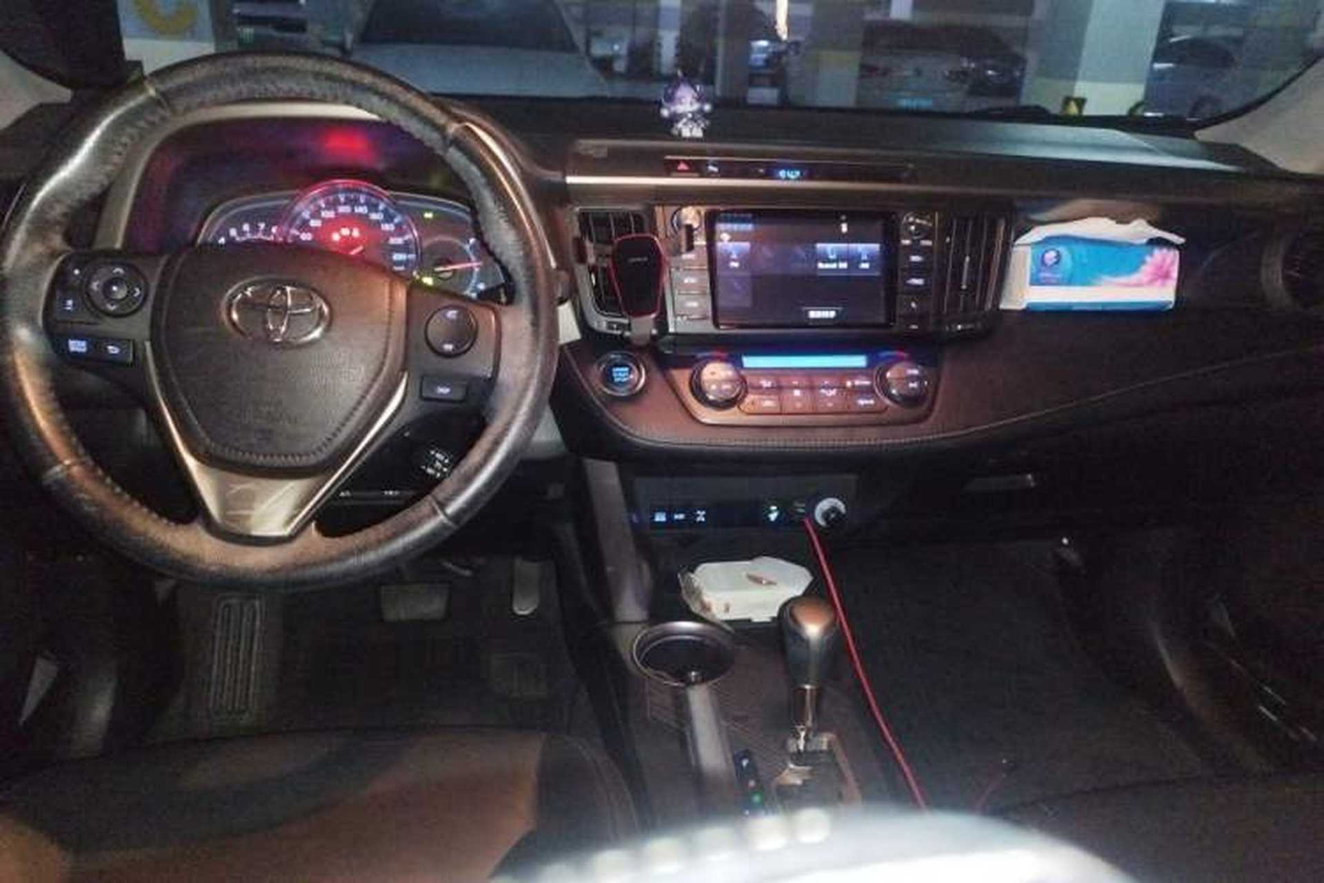 Used Toyota RAV4 2013 2.0L CVT Four-Wheel Drive New Edition Center Console
