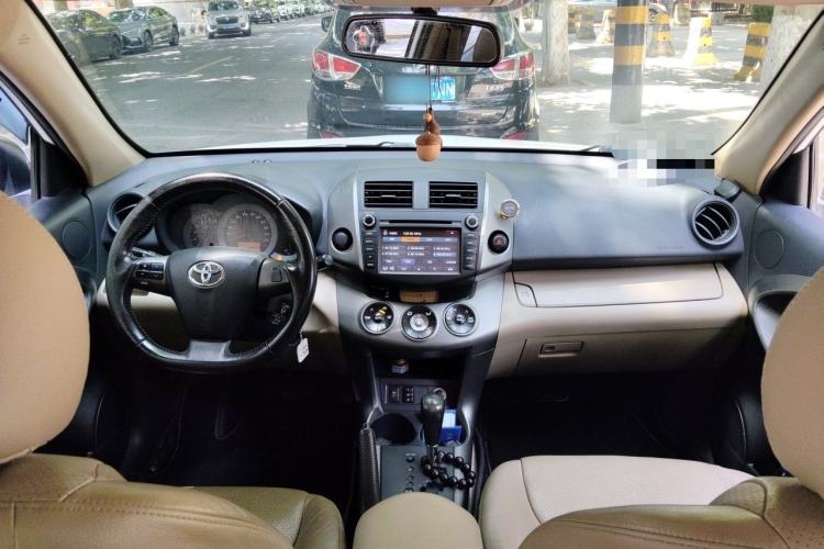 Used Toyota RAV4 2013 Special Edition 2.0L Automatic Elite Center Console