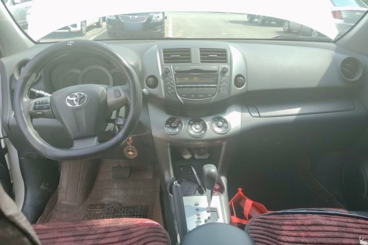 Used Toyota RAV4 2013 Special Edition 2.0L Automatic Elite Center Console