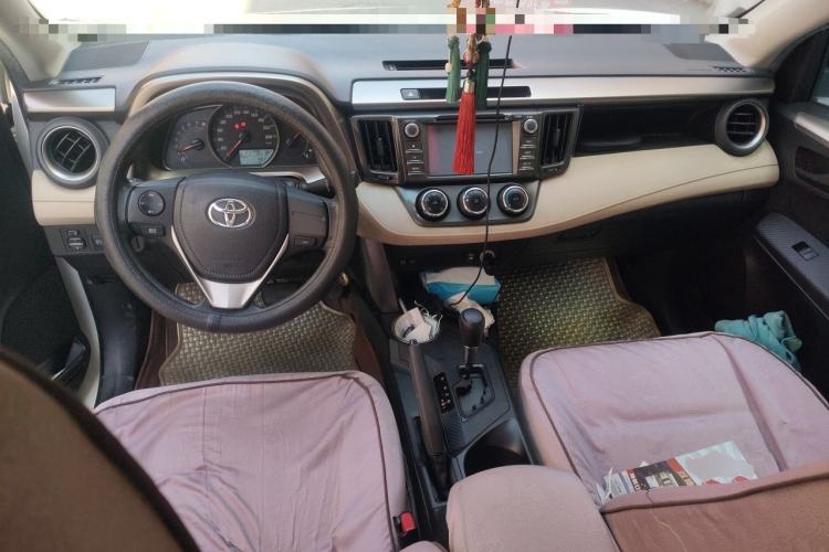 Used Toyota RAV4 2013 2.0L CVT Two-Wheel Drive Urban Edition Center Console