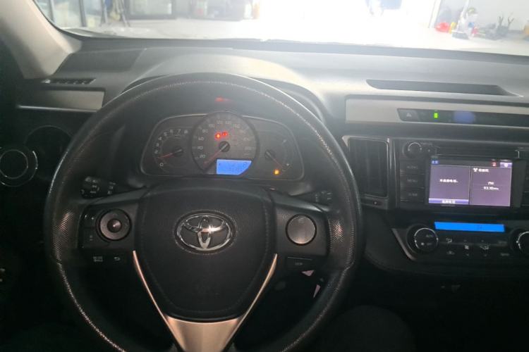 Used Toyota RAV4 2013 2.0L CVT Four-Wheel Drive Fashion Edition Center Console