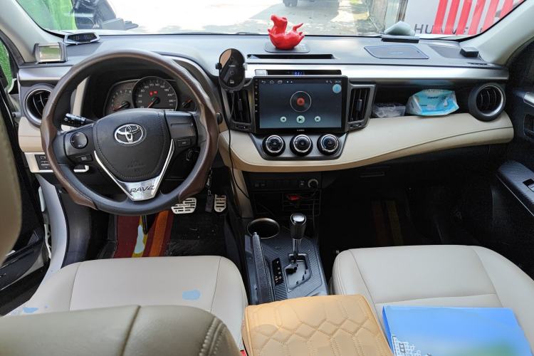 Used Toyota RAV4 2013 2.0L CVT Two-Wheel Drive Urban Edition Center Console
