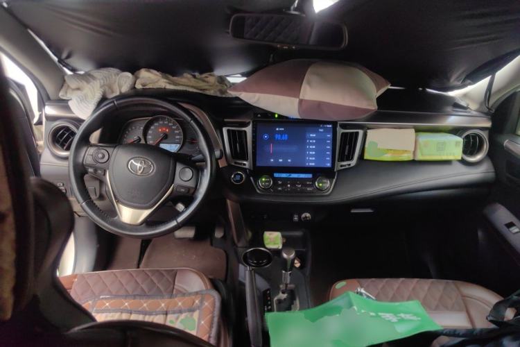 Used Toyota RAV4 2013 2.5L Automatic 4x4 Elite Edition Center Console