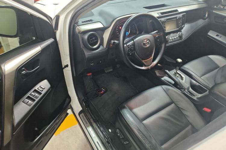 Used Toyota RAV4 2013 2.5L Automatic 4x4 Elite Edition Driver Seat