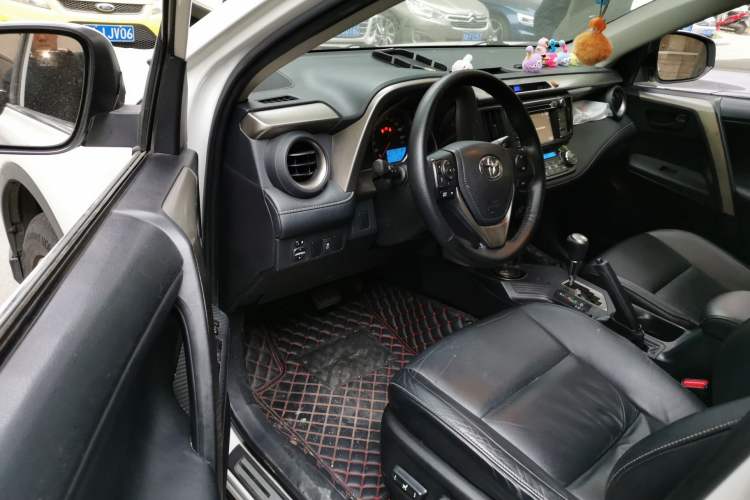 Used Toyota RAV4 2013 2.5L Automatic 4x4 Elite Edition Driver Seat