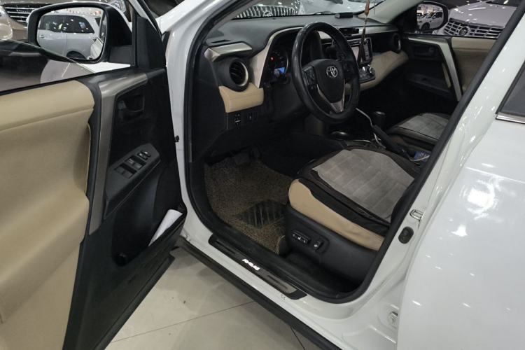 Used Toyota RAV4 2013 2.5L Automatic 4x4 Elite Edition Driver Seat