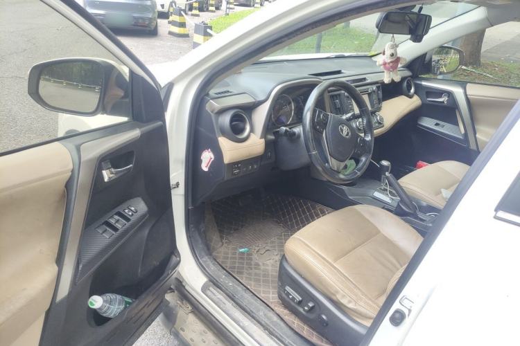Used Toyota RAV4 2013 2.5L Automatic 4x4 Prestige Edition Driver Seat