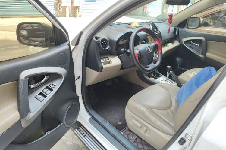 Used Toyota RAV4 2013 Special Edition 2.4L Automatic 4x4 Prestige Driver Seat