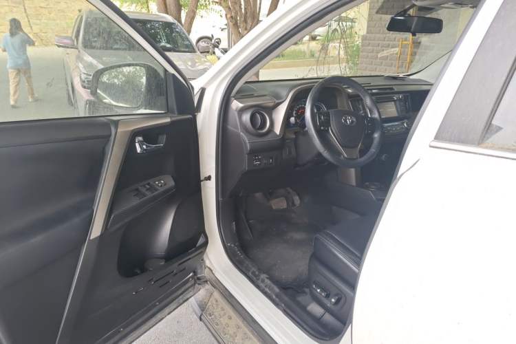 Used Toyota RAV4 2013 2.0L CVT Four-Wheel Drive New Edition Driver Seat