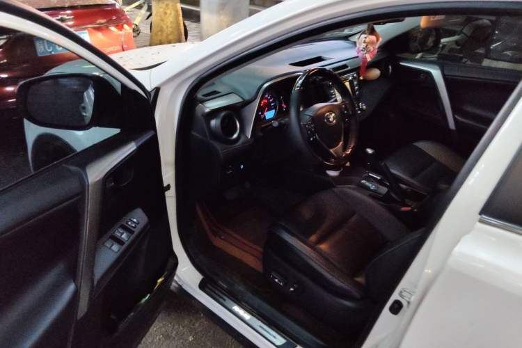 Used Toyota RAV4 2013 2.5L Automatic 4x4 Elite Edition Driver Seat