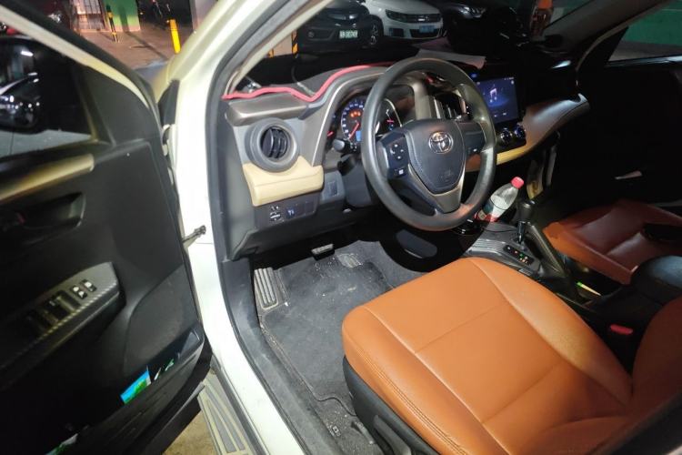 Used Toyota RAV4 2013 2.0L CVT Two-Wheel Drive Urban Edition Driver Seat