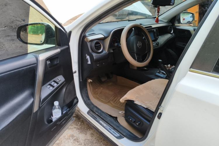 Used Toyota RAV4 2013 2.5L Automatic 4x4 Elite Edition Driver Seat