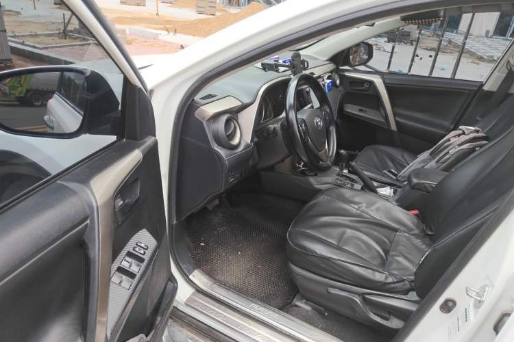 Used Toyota RAV4 2013 2.0L CVT Four-Wheel Drive Fashion Edition Driver Seat