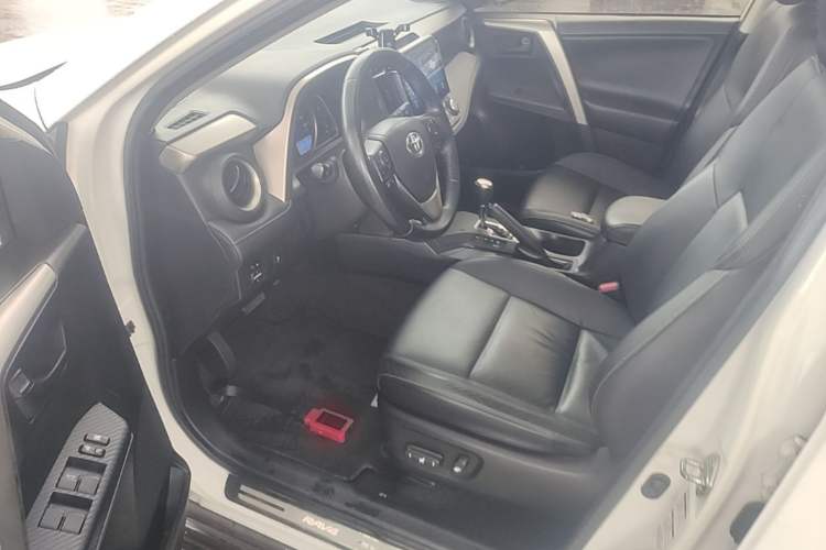 Used Toyota RAV4 2013 2.5L Automatic 4x4 Elite Edition Driver Seat
