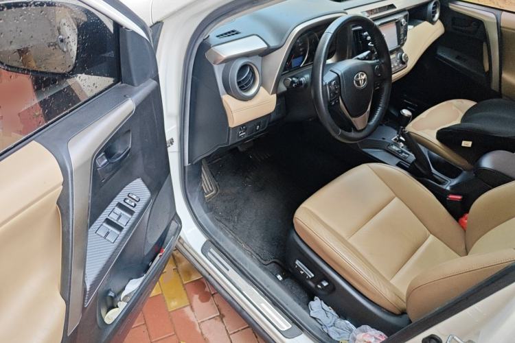 Used Toyota RAV4 2013 2.5L Automatic 4x4 Elite Edition Driver Seat