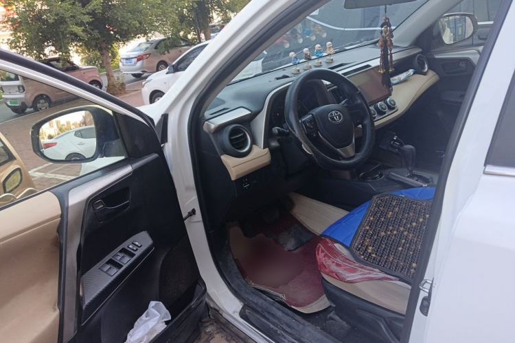 Used Toyota RAV4 2013 2.0L CVT Two-Wheel Drive Urban Edition Driver Seat