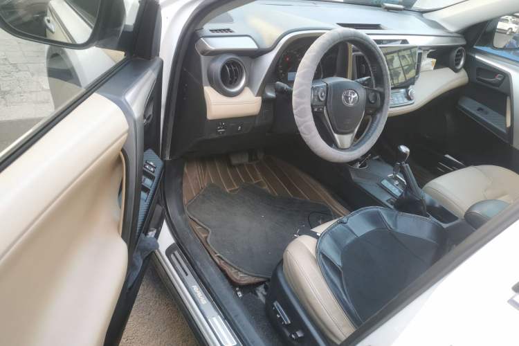 Used Toyota RAV4 2013 2.5L Automatic 4x4 Elite Edition Driver Seat