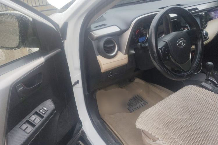 Used Toyota RAV4 2013 2.0L CVT Two-Wheel Drive Urban Edition Driver Seat