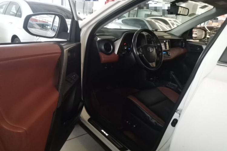 Used Toyota RAV4 2013 2.5L Automatic 4x4 Elite Edition Driver Seat