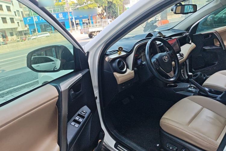 Used Toyota RAV4 2013 2.5L Automatic 4x4 Elite Edition Driver Seat