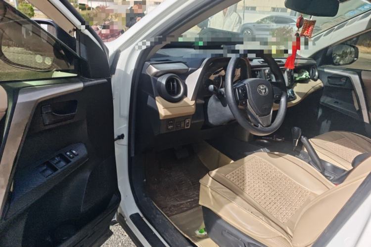 Used Toyota RAV4 2013 2.0L CVT Two-Wheel Drive Urban Edition Driver Seat