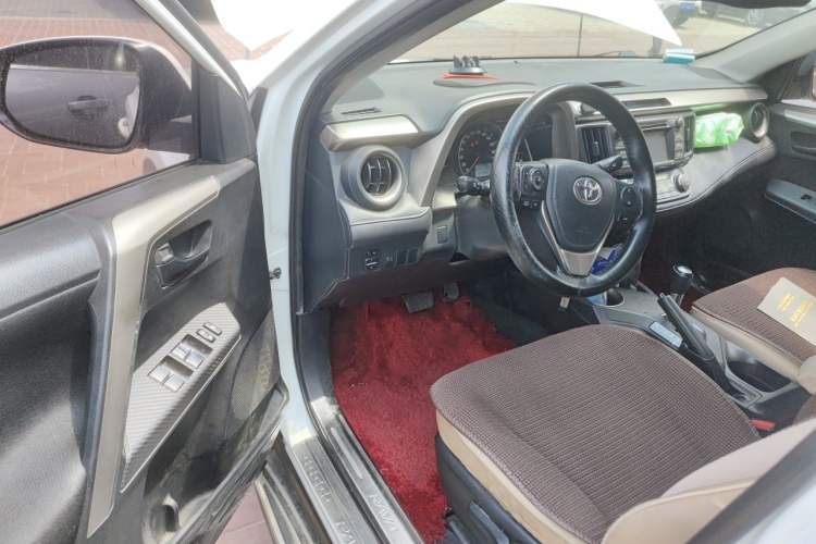 Used Toyota RAV4 2013 2.0L CVT Four-Wheel Drive Fashion Edition Driver Seat