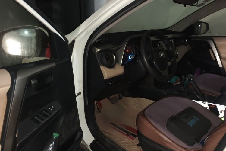 Used Toyota RAV4 2013 2.0L CVT Two-Wheel Drive Urban Edition Driver Seat