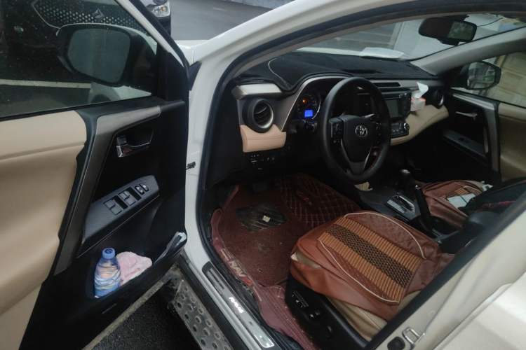 Used Toyota RAV4 2013 2.5L Automatic 4x4 Prestige Edition Driver Seat