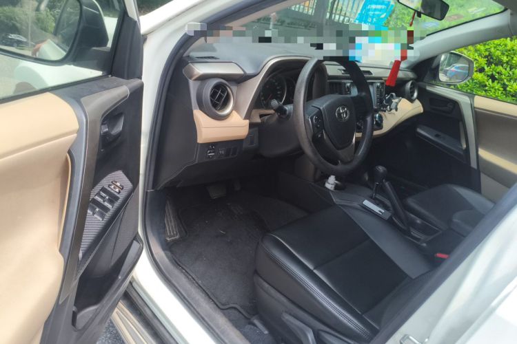Used Toyota RAV4 2013 2.0L CVT Two-Wheel Drive Urban Edition Driver Seat