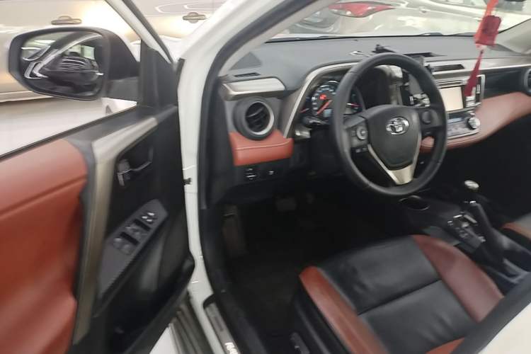 Used Toyota RAV4 2013 2.5L Automatic 4x4 Luxury Edition Driver Seat