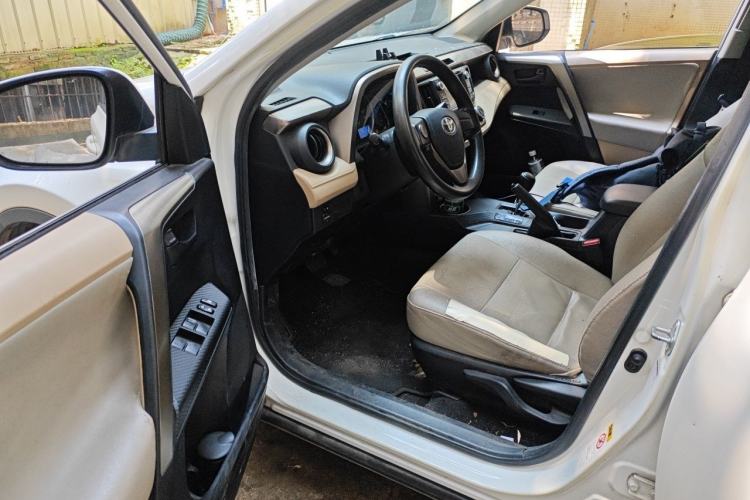 Used Toyota RAV4 2013 2.0L CVT Two-Wheel Drive Urban Edition Driver Seat
