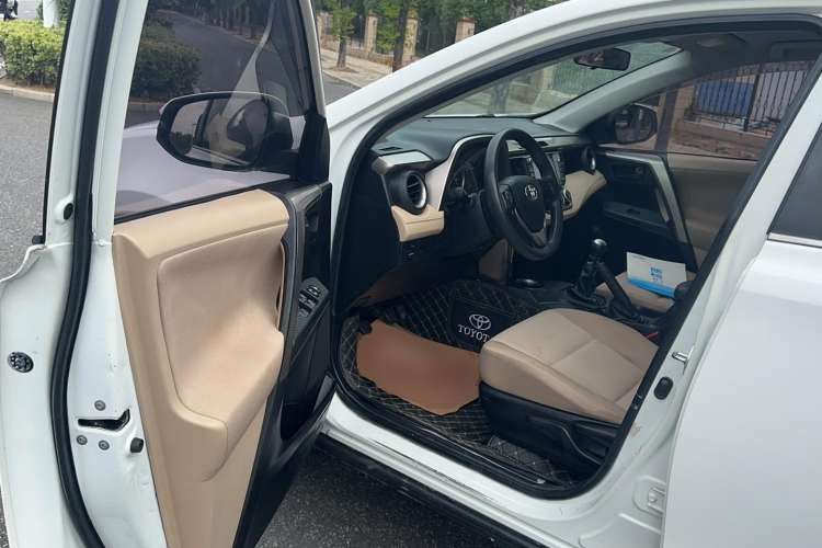Used Toyota RAV4 2013 2.0L Manual Two-Wheel Drive Urban Edition Driver Seat