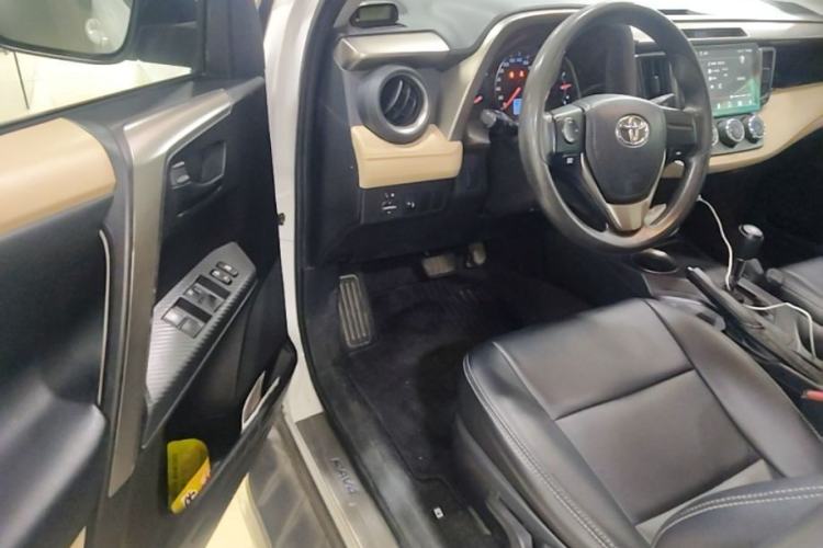 Used Toyota RAV4 2013 2.0L CVT Two-Wheel Drive Urban Edition Driver Seat