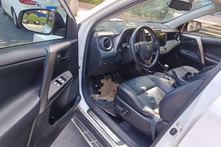 Used Toyota RAV4 2013 2.5L Automatic 4x4 Elite Edition Driver Seat