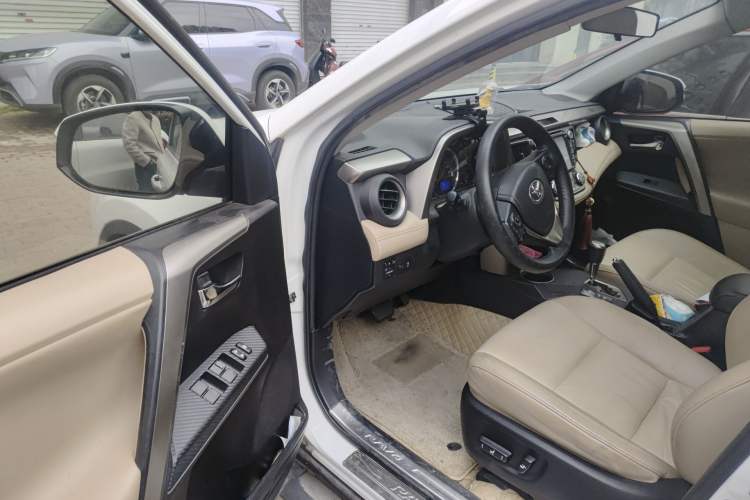 Used Toyota RAV4 2013 2.0L CVT Four-Wheel Drive New Edition Driver Seat