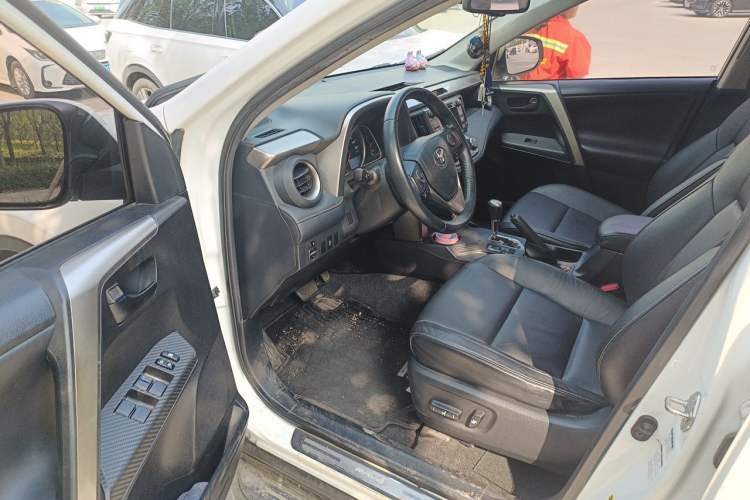 Used Toyota RAV4 2013 2.5L Automatic 4x4 Elite Edition Driver Seat