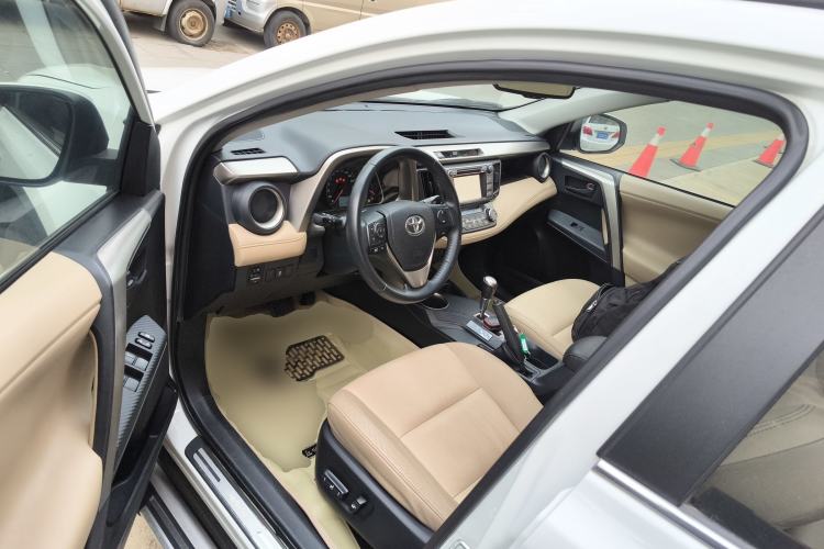 Used Toyota RAV4 2013 2.5L Automatic 4x4 Elite Edition Driver Seat