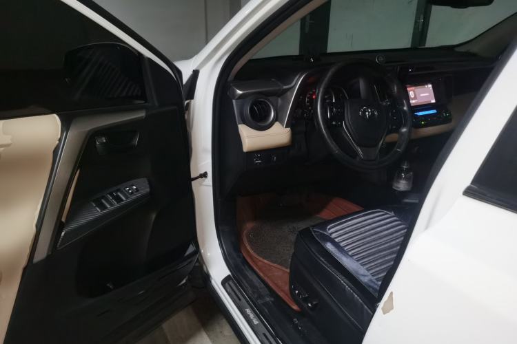 Used Toyota RAV4 2013 2.5L Automatic 4x4 Elite Edition Driver Seat