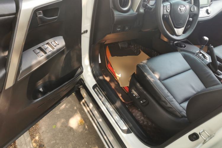 Used Toyota RAV4 2013 2.5L Automatic 4x4 Elite Edition Driver Seat