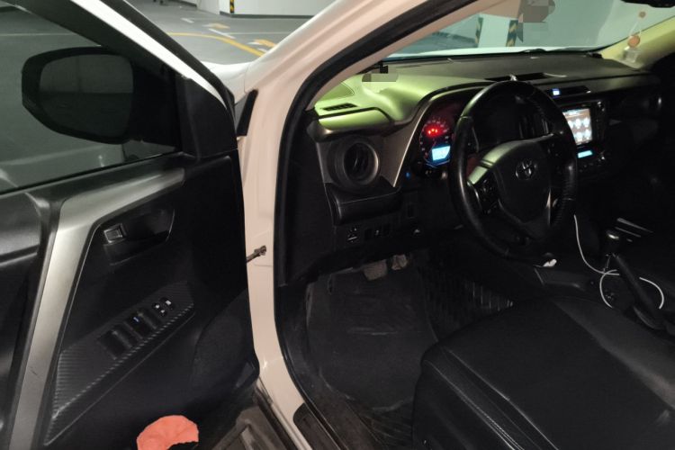 Used Toyota RAV4 2013 2.5L Automatic 4x4 Elite Edition Driver Seat