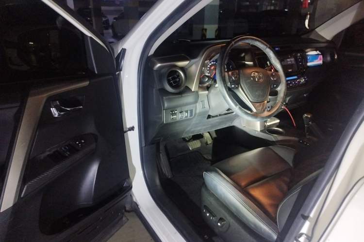 Used Toyota RAV4 2013 2.0L CVT Four-Wheel Drive New Edition Driver Seat