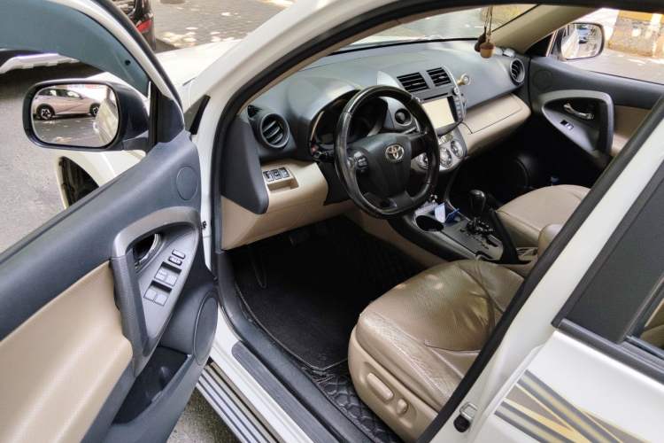 Used Toyota RAV4 2013 Special Edition 2.0L Automatic Elite Driver Seat