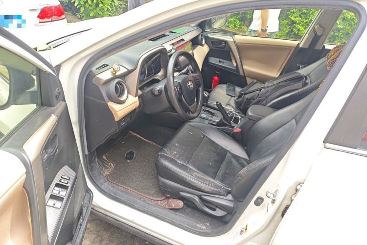 Used Toyota RAV4 2013 2.0L CVT Two-Wheel Drive Urban Edition Driver Seat