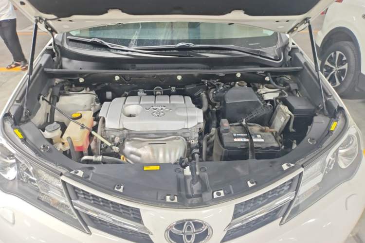 Used Toyota RAV4 2013 2.5L Automatic 4x4 Elite Edition Engine Bay
