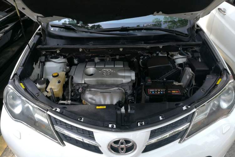 Used Toyota RAV4 2013 2.5L Automatic 4x4 Elite Edition Engine Bay